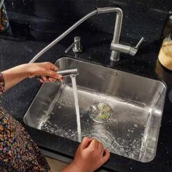 Blanco LINUS-S Single Lever Pull-Out Handset PVD Steel Kitchen Tap - Satin Gold - 526684 6 Blanco LINUS-S Single Lever Pull-Out Handset PVD Steel Kitchen Tap - Satin Gold - 526684 -Blanco Shop 5 2 526684 3