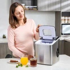 HOMCOM 12kg Portable Countertop Ice Maker Machine - Stainless Steel & Black - 800-075V70 13 HOMCOM 12kg Portable Countertop Ice Maker Machine - Stainless Steel & Black - 800-075V70 -Blanco Shop homcom 800075v70 lifestyle 2